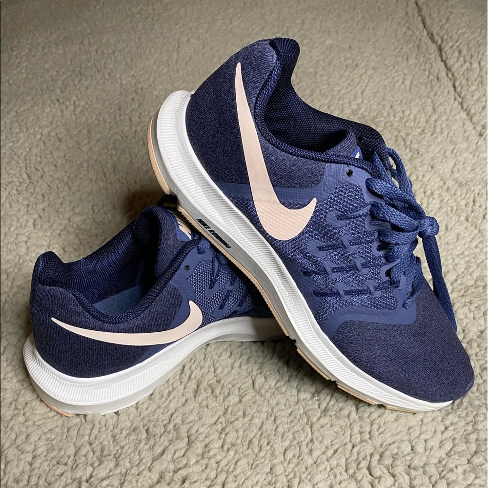 NIKE women’s running shoes size 6